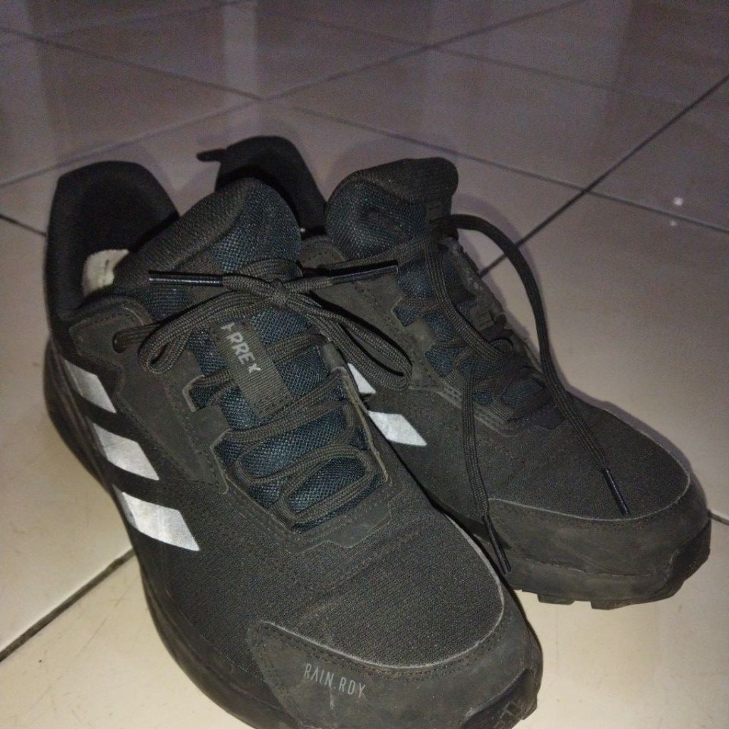 sepatu terrex second