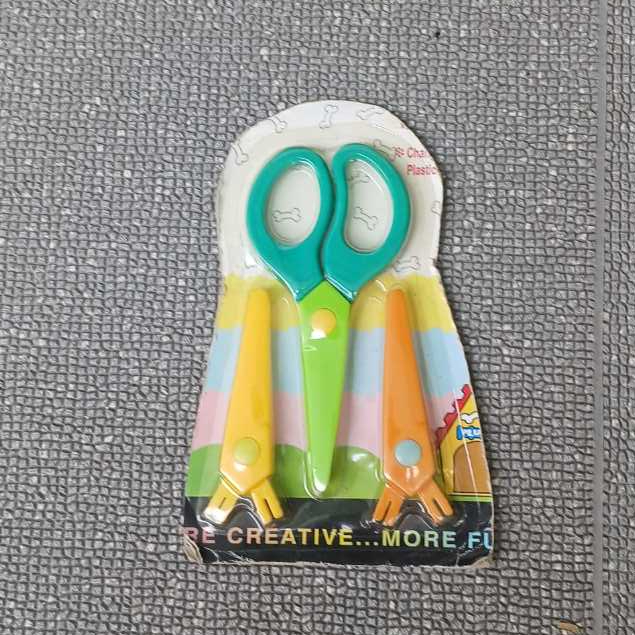 

Gunting Kertas Untuk Anak