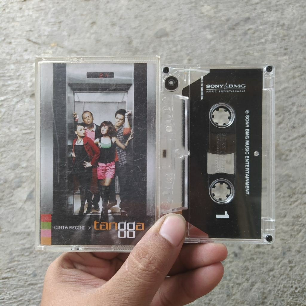 Kaset Pita Tangga - Cinta Begini