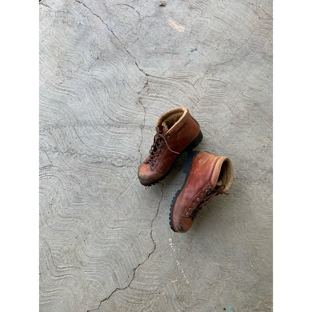 Vintage 80’s Vasque Mountaineering Hiking Boots Made In Italy