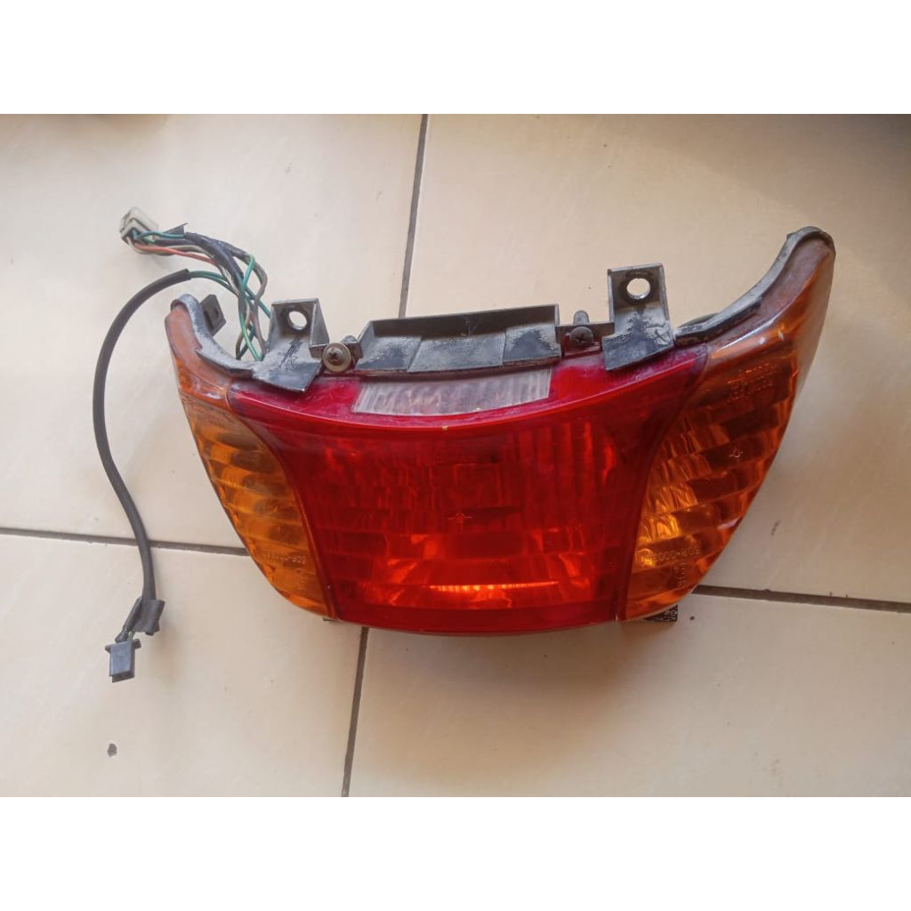 stoplamp lampu belakang kymco trend metica 125 original