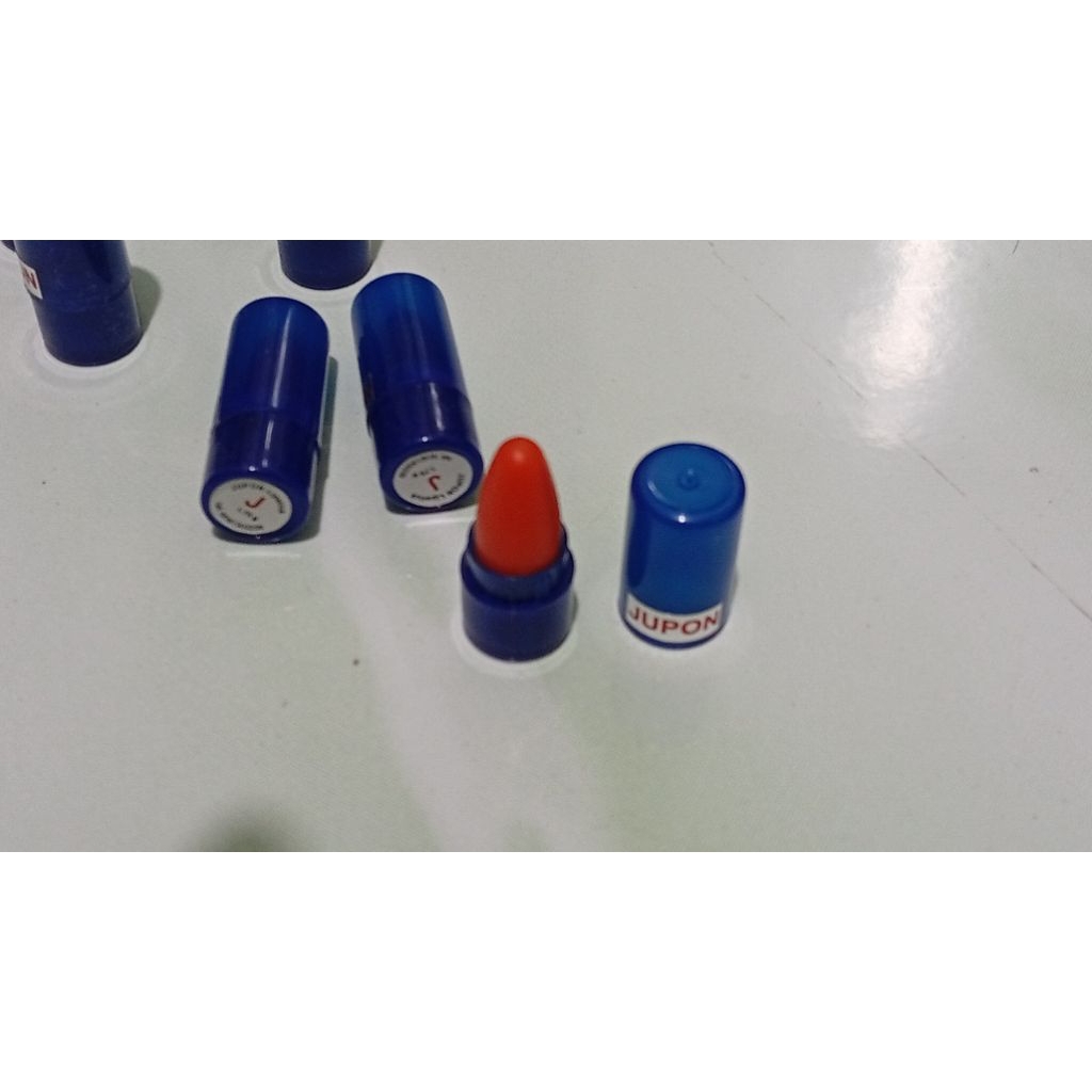 Lipstik Jupon warna orange