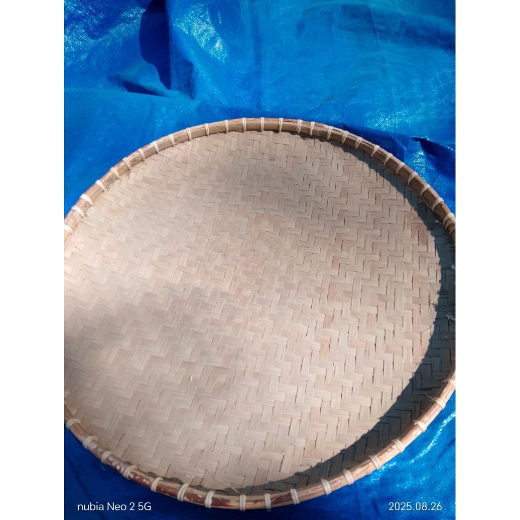 nyiru bambu atau  tampah