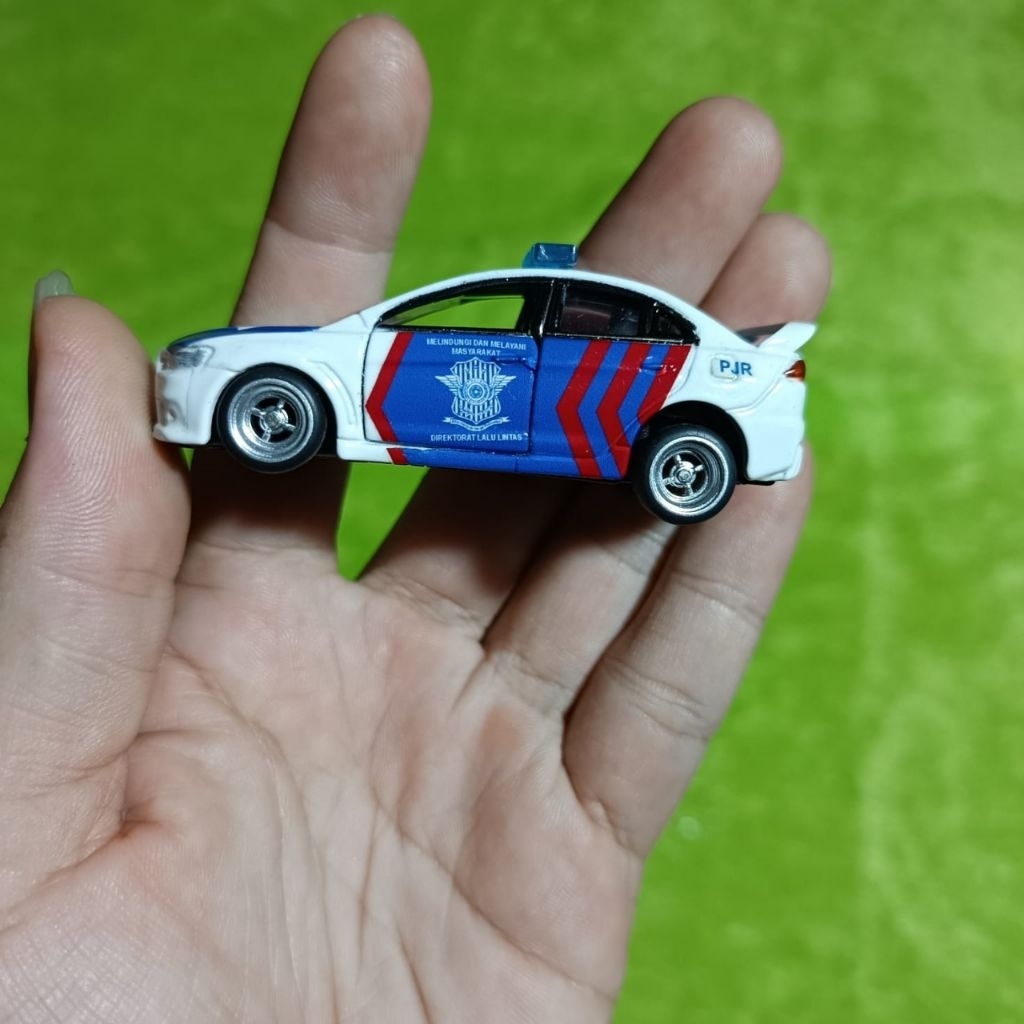 Diecast Skala 1:64 Tomica Mitsubishi Lancer Evo X Custom Mobil Polisi Indonesia PJR patwal scale 1/6