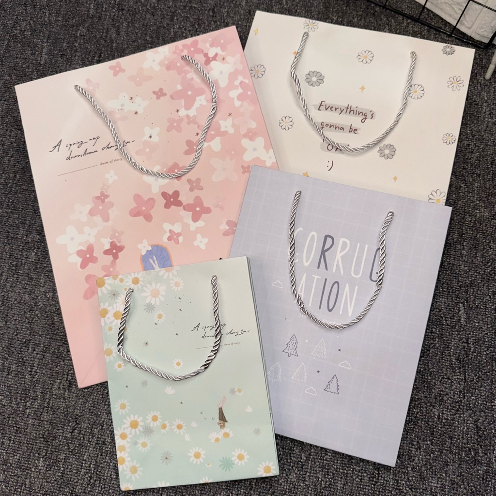 

Paper Bag Motif Tali ||Tas Kertas Kado - Tas Ulang Tahun 33x12x25 | 24x9x19 |19x10x15