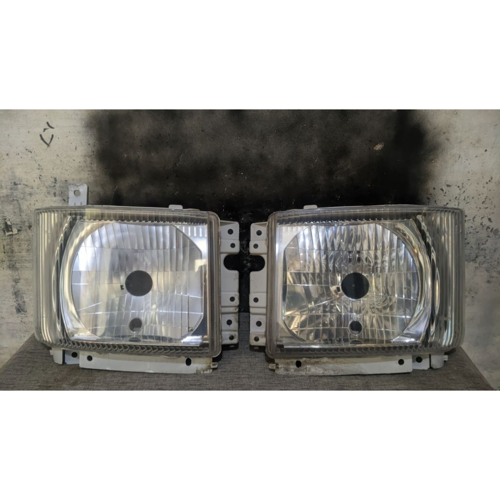 lampu depan, /head lamp isuzu Giga,, nmr71, isuzu elf,71 original