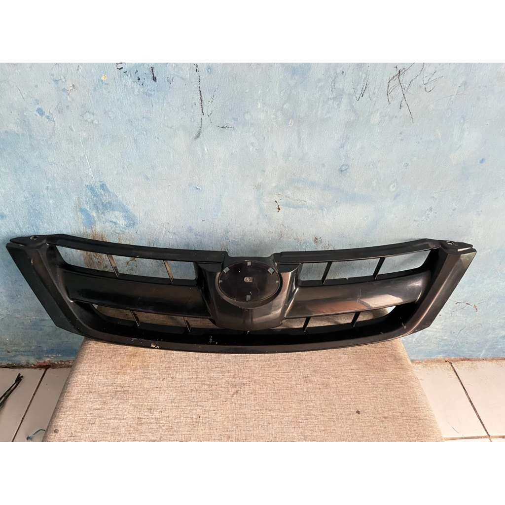 Grill Toyota Kijang Innova Inova 2005 - 2007 Hitam