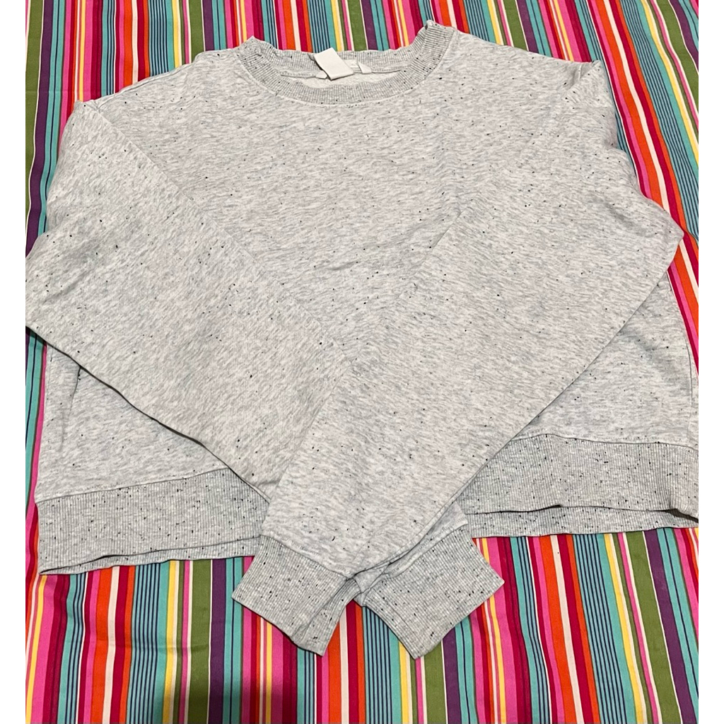 H&M - Sweater Lengan Panjang Crop Top Warna Abu Muda