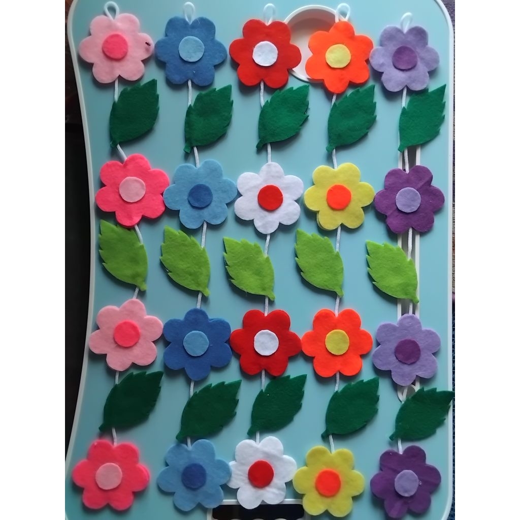 tirai jendela kelas,hiasan kelas paud tk sd,tirai jendela dari kain flanel