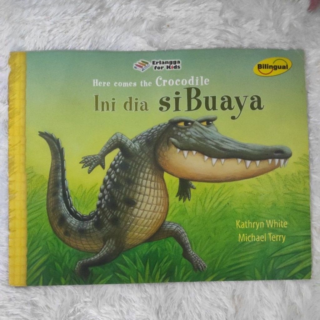 Erlangga for kids .. here comes the crocodile ini dia si buaya by Kathryn white