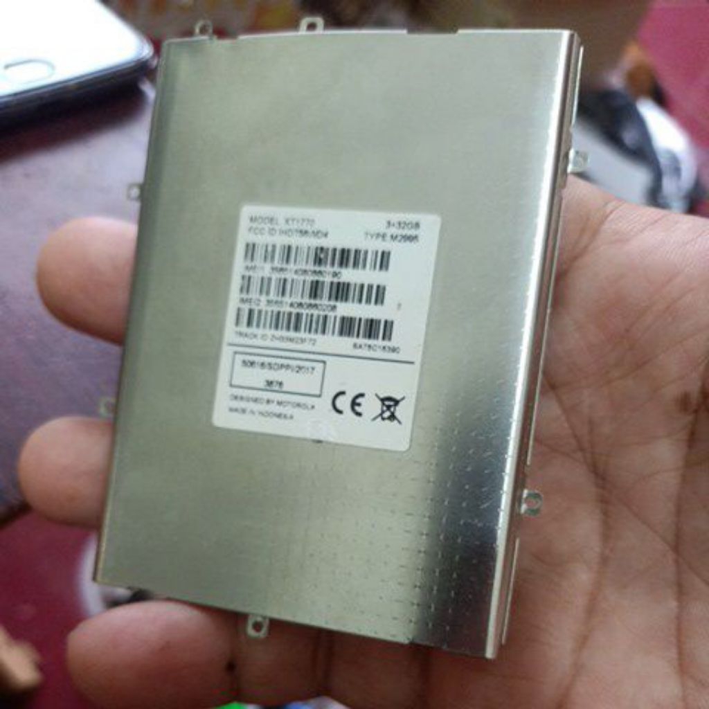 Plat kaleng besi penutup baterai Motorola Moto E4 plus XT1770 bekas Copotan