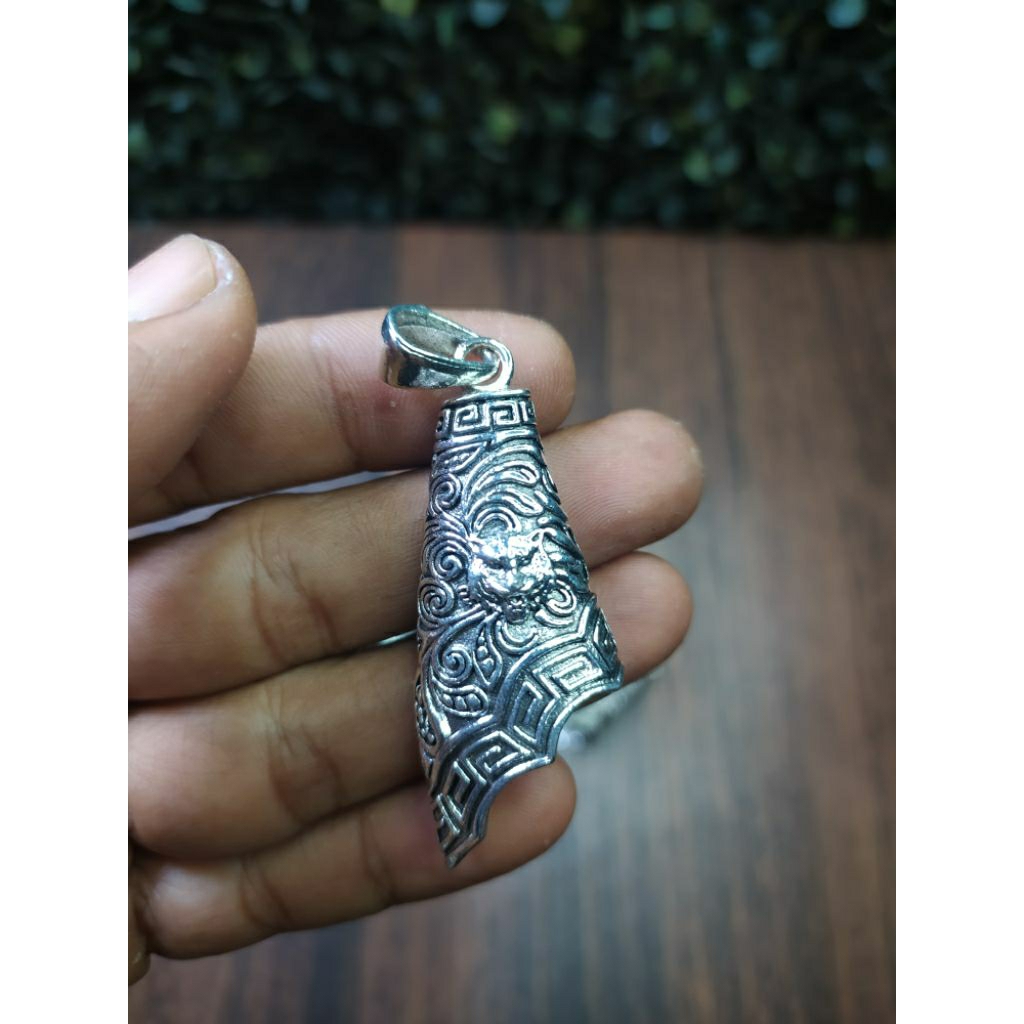 liontin ring alpaka silver motif unik gaya vintage buat koleksi taring