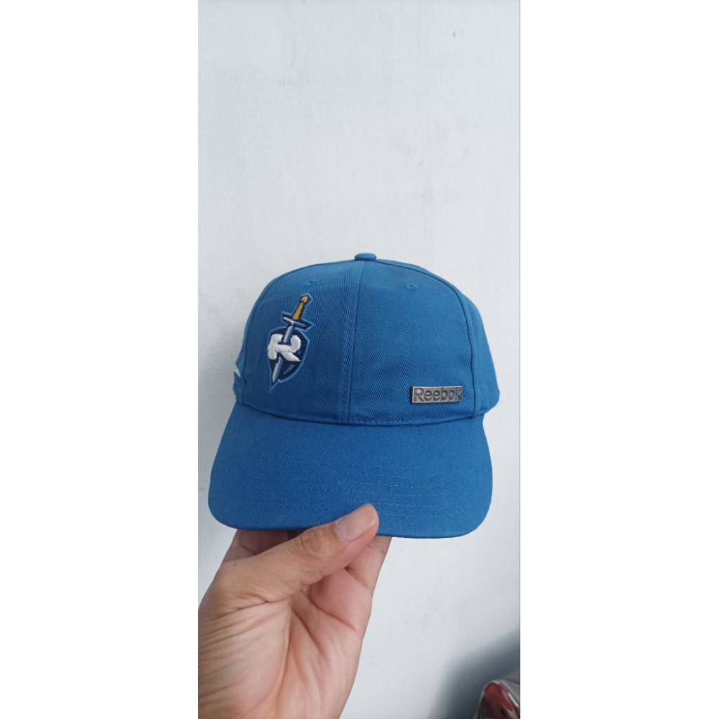 topi rebook logo besi colab team hockey