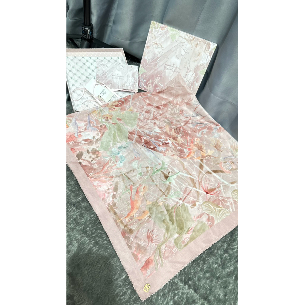 Preloved Buttonscarves Xanadu Taffy voal reguler square lengkap fullset. defect pemakaian bekas pent