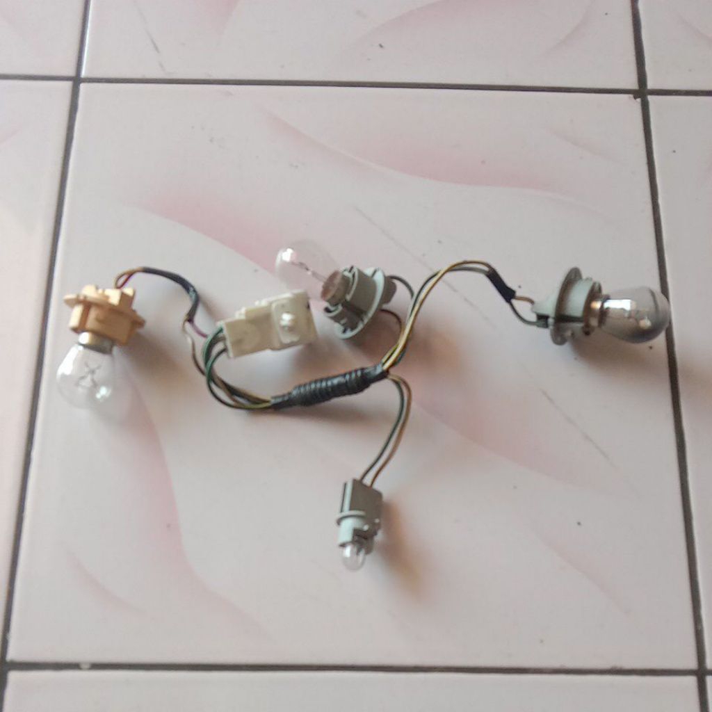socket lampu belakang Toyota Yaris bakpao