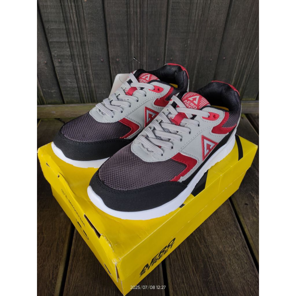 Aerostreet Osaka Putih Abu Merah