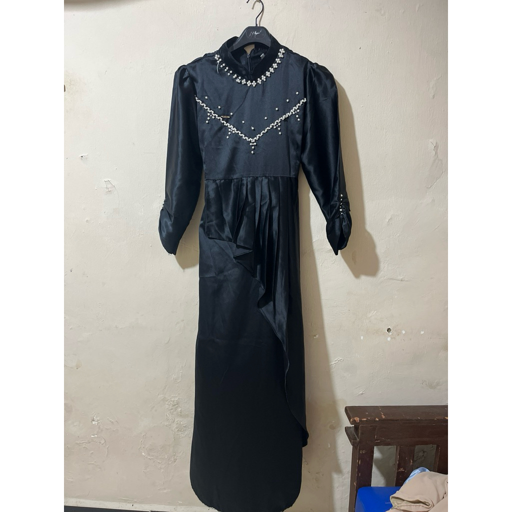 Dress hijab hitam