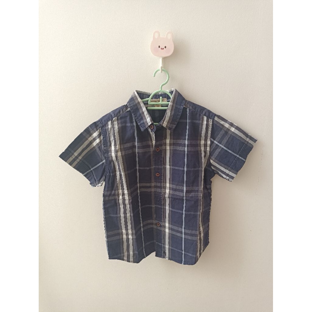 Kemeja anak biru tua bergaris lengan pendek