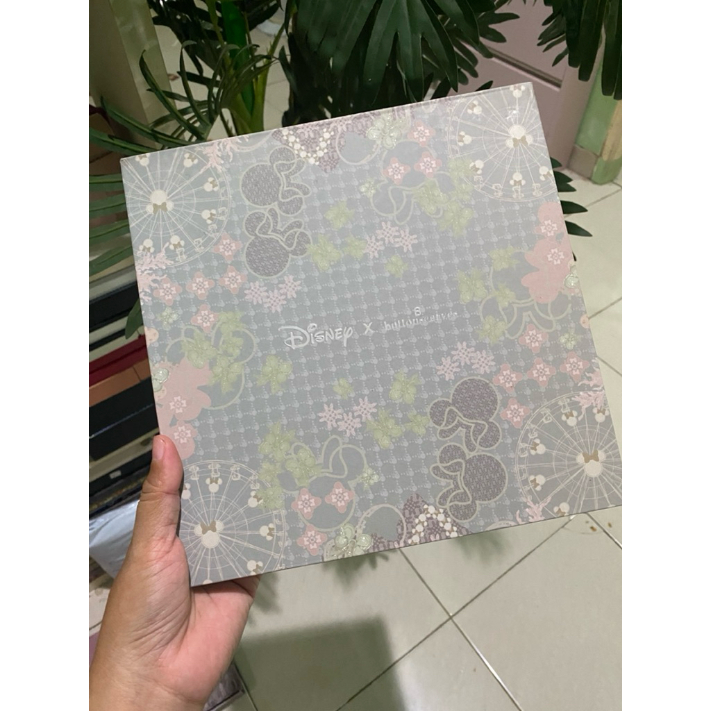 BOX BUTTONSCARVES RARE ITEM TDP
