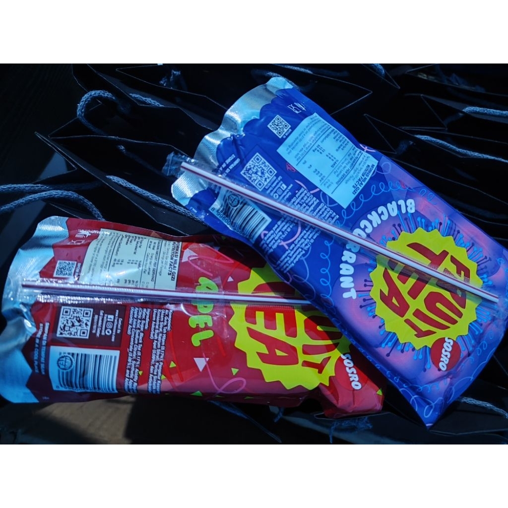 

Sosro Fruit Tea Pouch 200 ml (random)