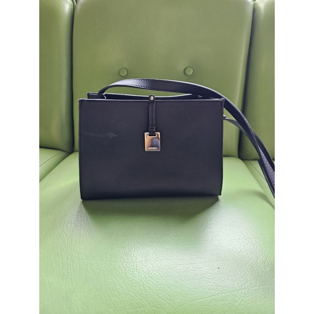 nine west sling bag