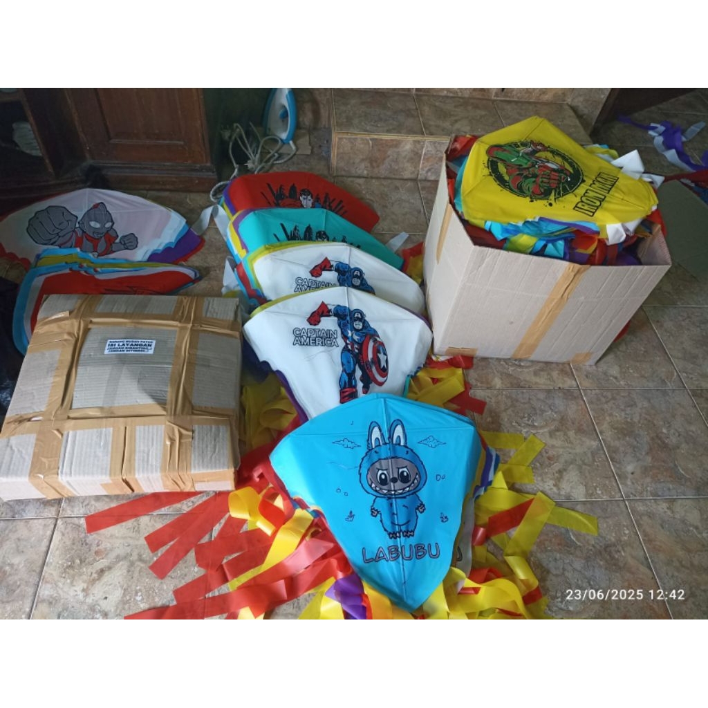 LAYANGAN LUKIS / LAYANGAN PLASTIK KARAKTER