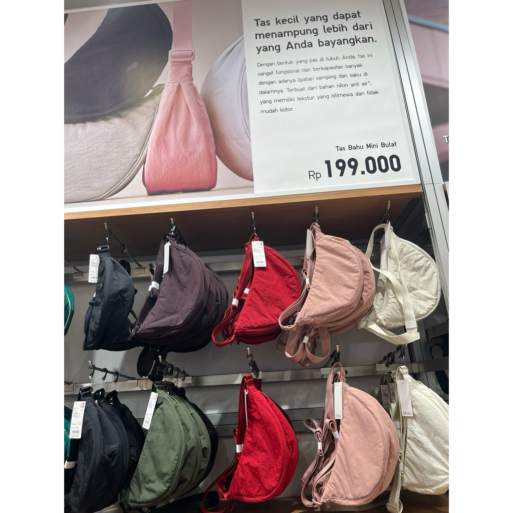 Tas slingbag uniqlo original store