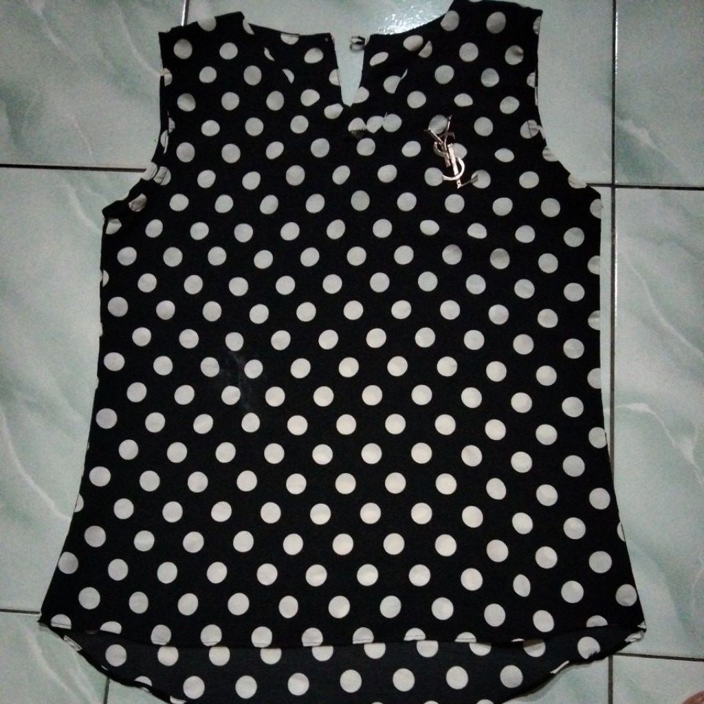 Preloved Sleeveless Blouse  Inner Wanita Polkadot
