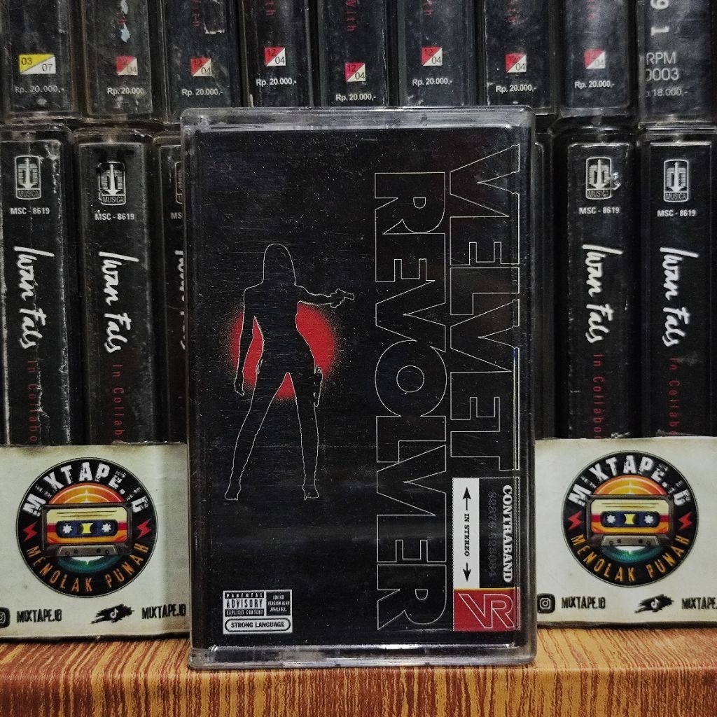 Kaset Pita - Velvet Revolver - Contraband - Radio Tape - Kaset - Radio - Pemutar Kaset - Retro - Cla
