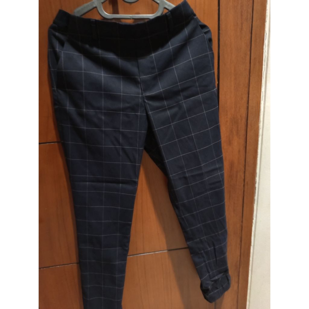 Celana panjang wanita kotak kotak Uniqlo preloved