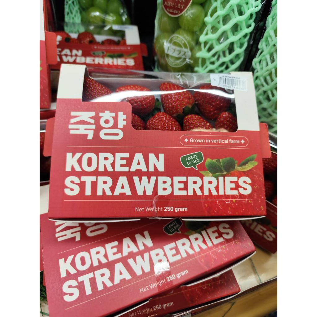 Buah strawberry korea import manis strawberry premium Korea 250 gram