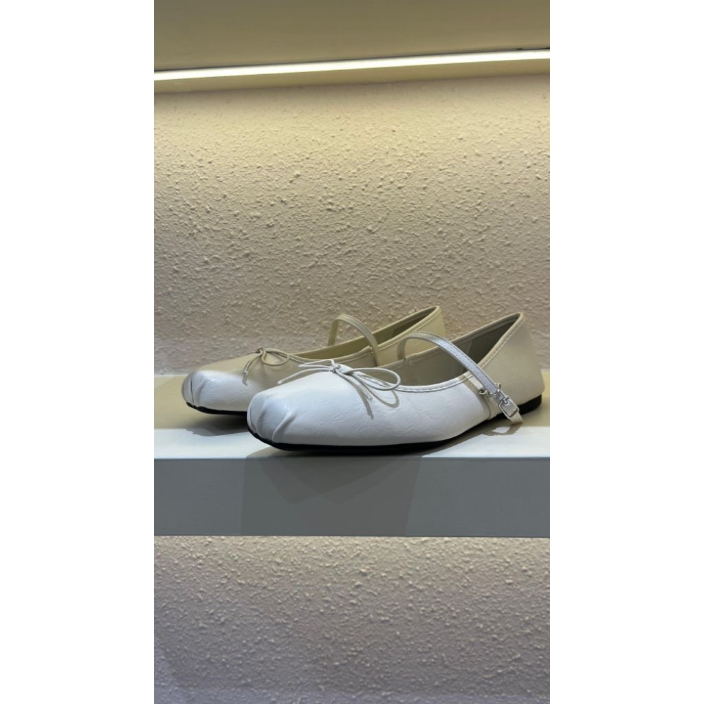 V88-28 Sepatu Flatshoes Wanita VALERiE