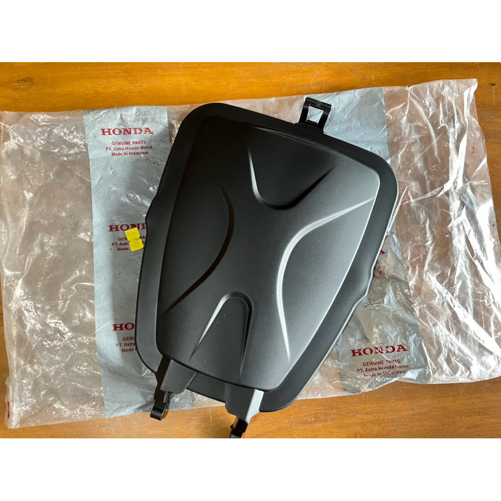 Tutup Cover Bagasi Box Beat Karbu Original AHM 81251-KVY-900 Cover Luggage Box Bagasi Honda Beat Kar