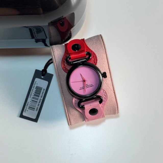 Jam Tangan Marc Jacobs The Cuff Watch MJ0120184726 Purple Dial 37 mm Red Pink Leather Strap