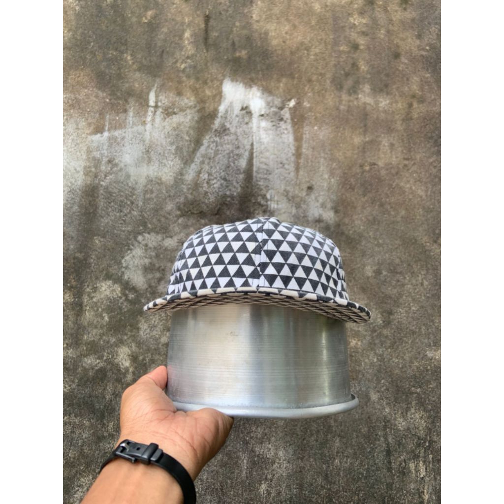 TOPI SNAPBACK SECOND/TOPI BEKAS