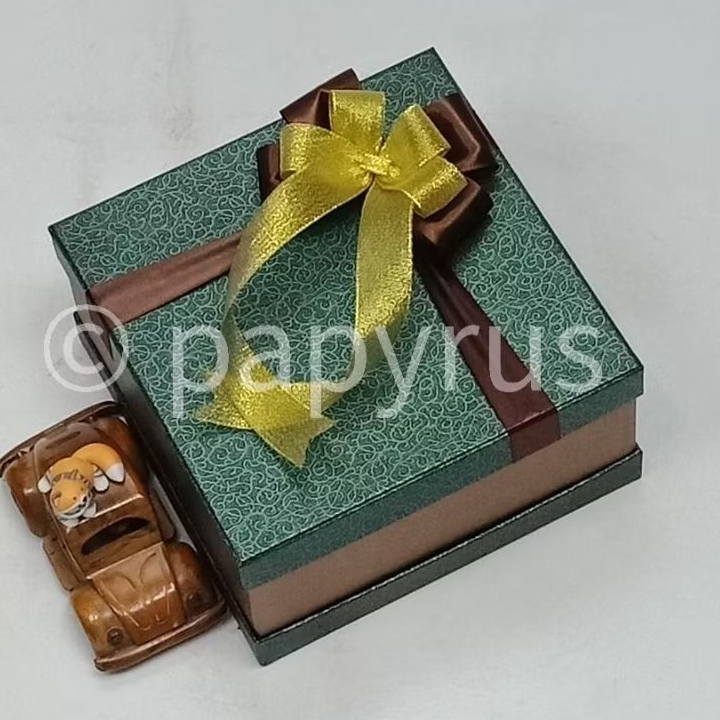 

PAPYRUS Sandwich 20x20 Tinggi 10cm Kotak Kado Gift Box Hardbox Hampers Hadiah V2