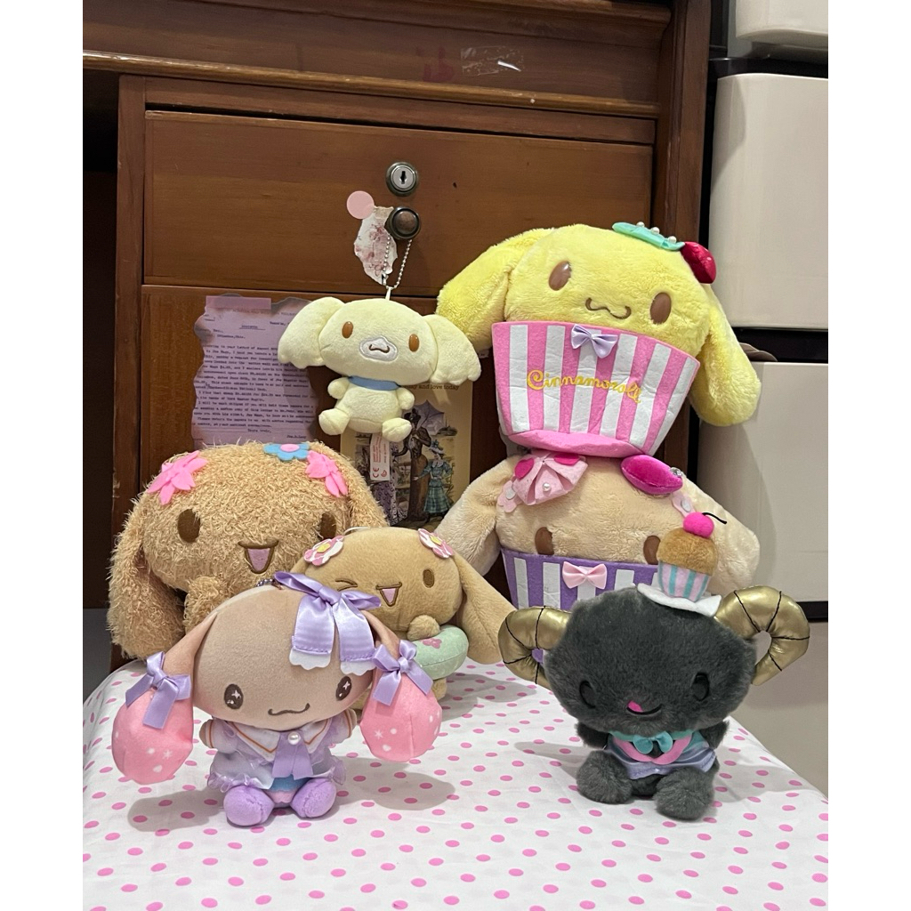 RARE mocha sanrio, nuts sanrio, lloromanic berry keychain plush & boneka