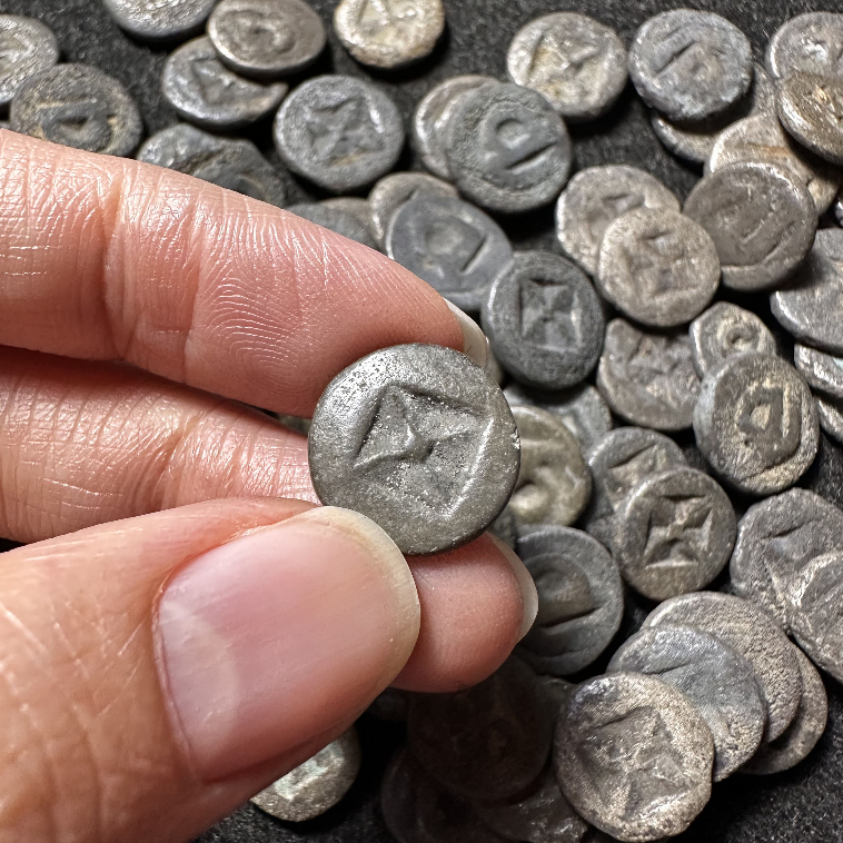 Uang Koin Kuno Kerajaan Sriwijaya Timah Abad 7 - 11 Masehi