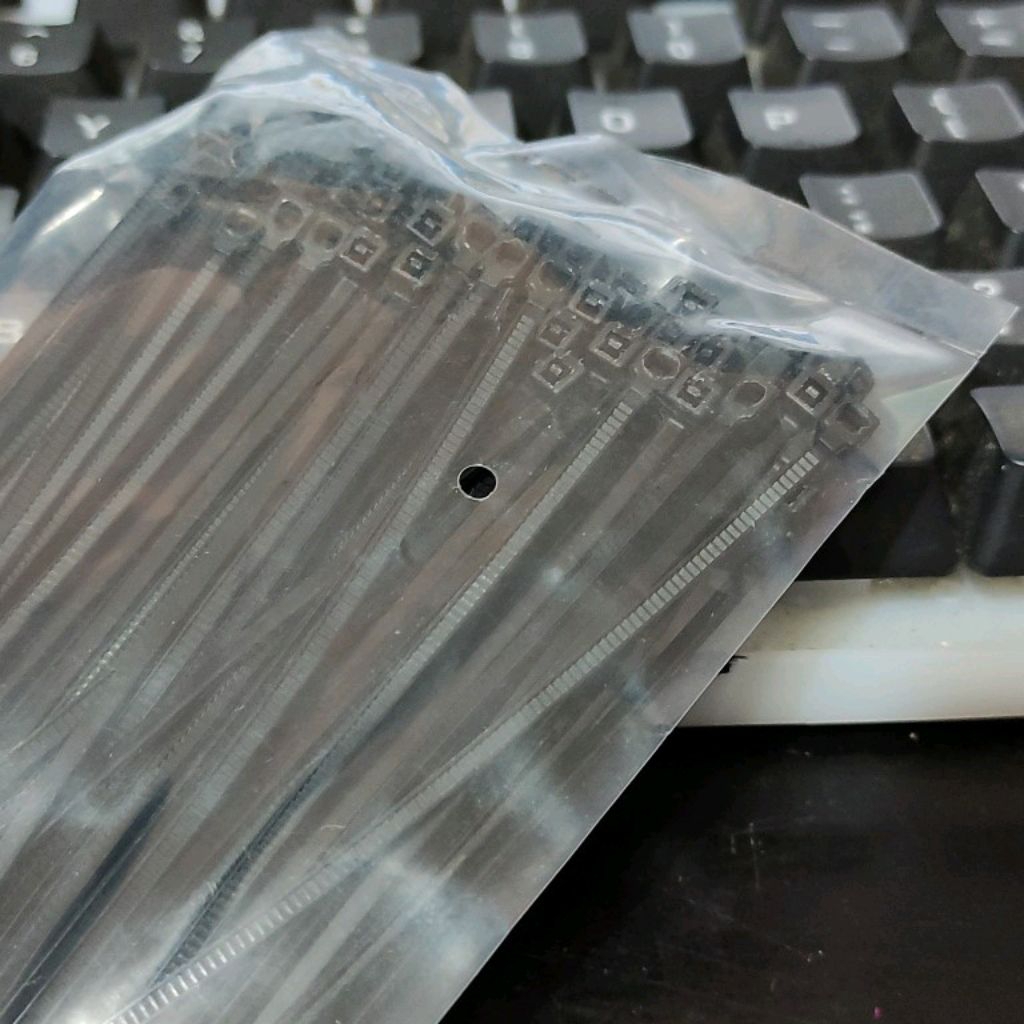 

KABEL TIS 10CM HITAM insulok kabel ties cable ties