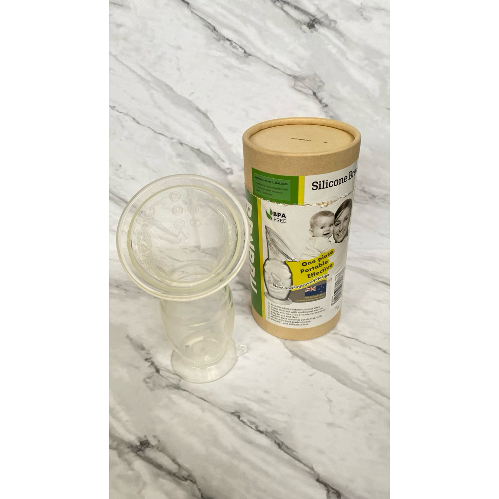 PRELOVED The famous Haakaa Silicone Breast Pump