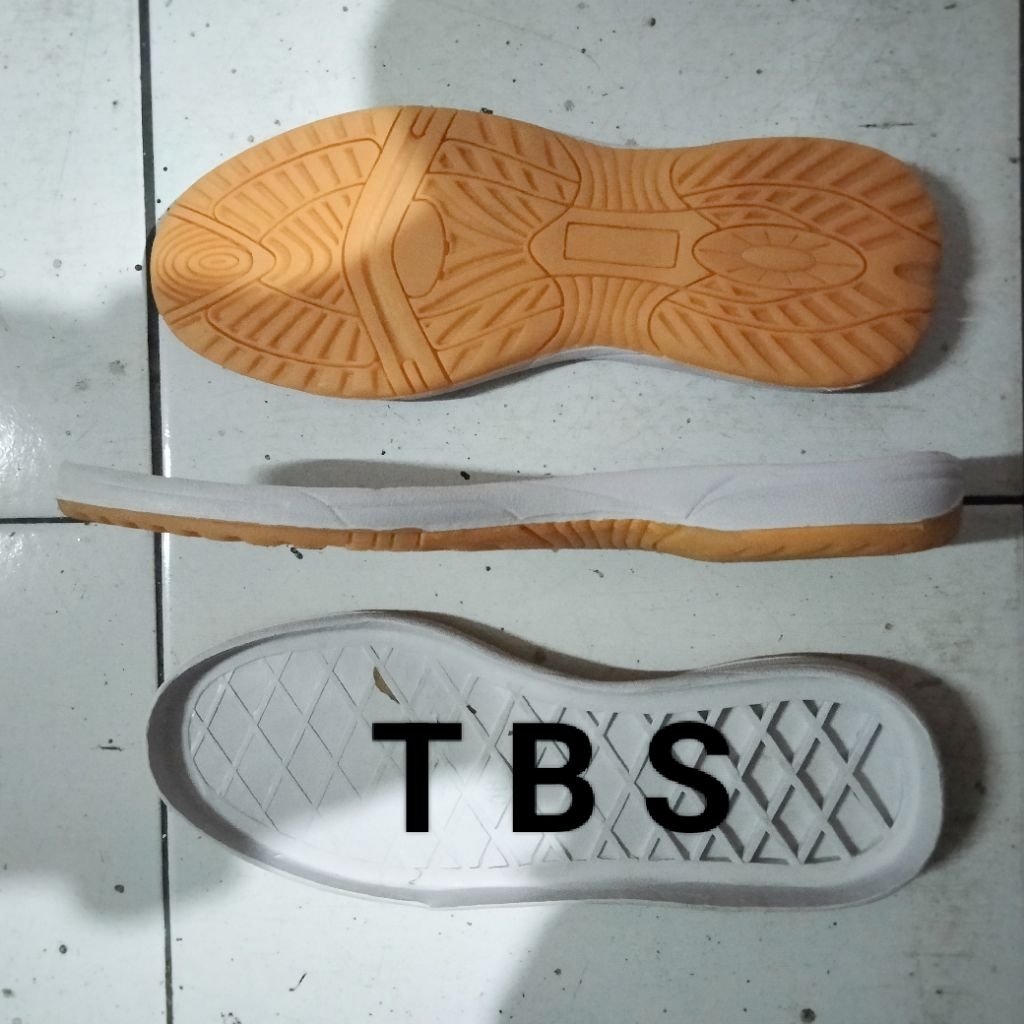 outsole alas sepatu futsal badminton bahan karet