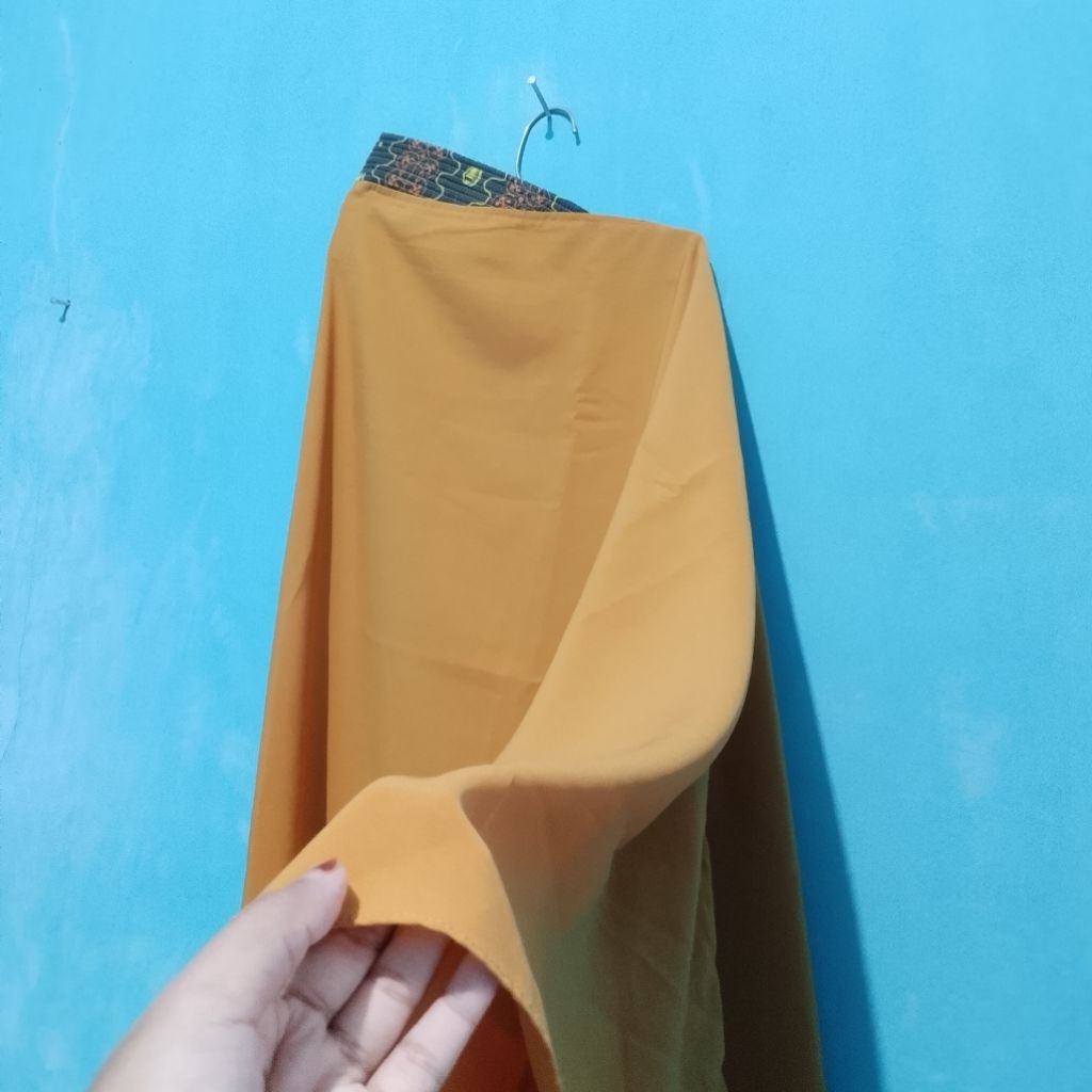 Hijab Syar'i Kuning Kunyit Jumbo, Lebar.