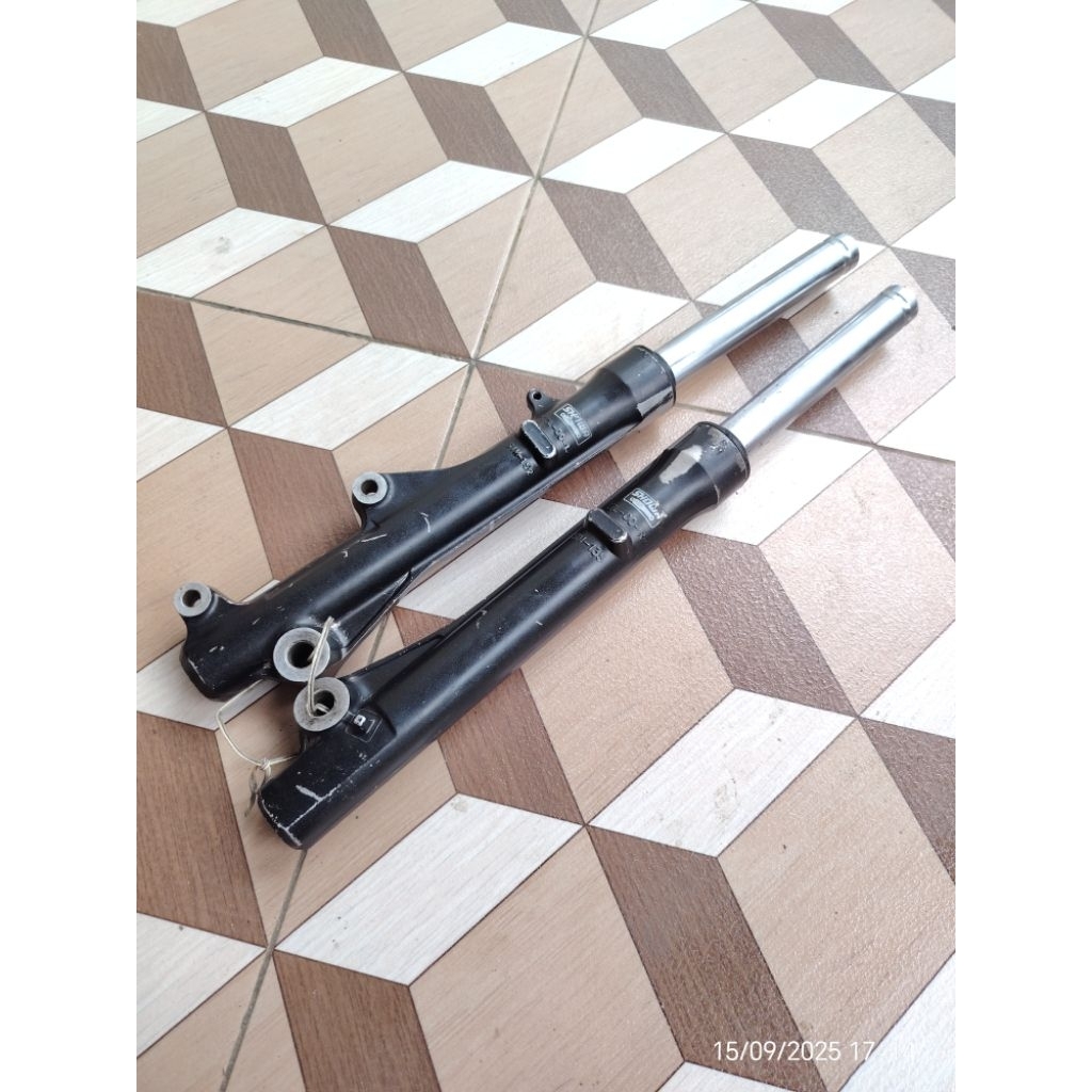 bottom tabung shock breaker depan kanan kiri set as per suling vario 125 150 old new beat fi kode kz