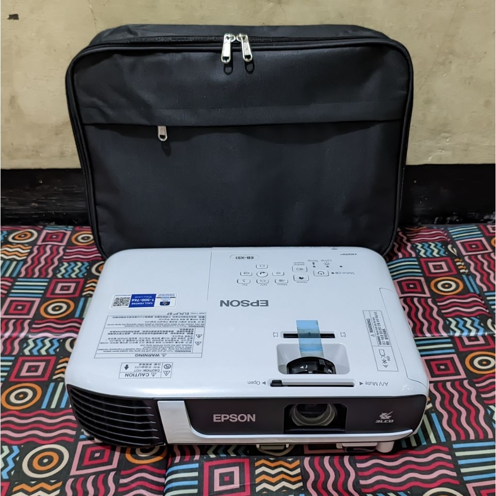 Proyektor Epson EB - X51 / Projector Epson EB-X51 ( like new )