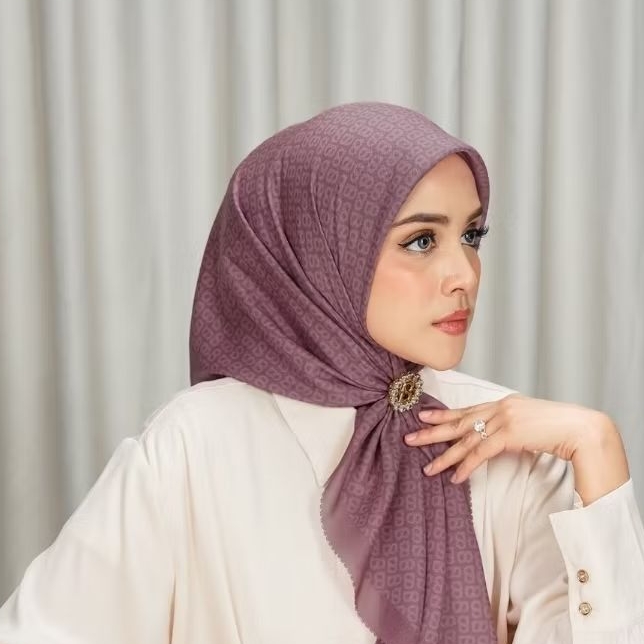 Tapis Square Dusty Rose Buttonscarves