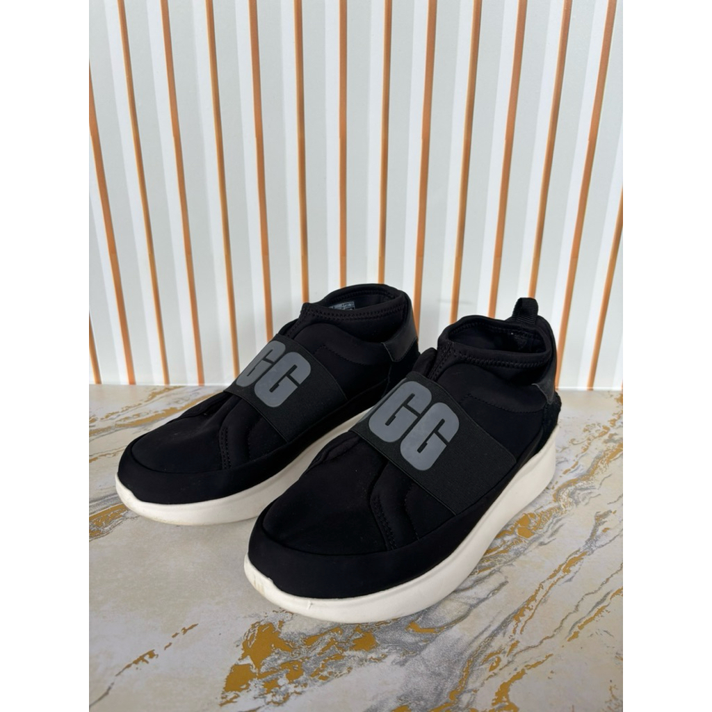 Sepatu Black UGG Original (PRELOVED)