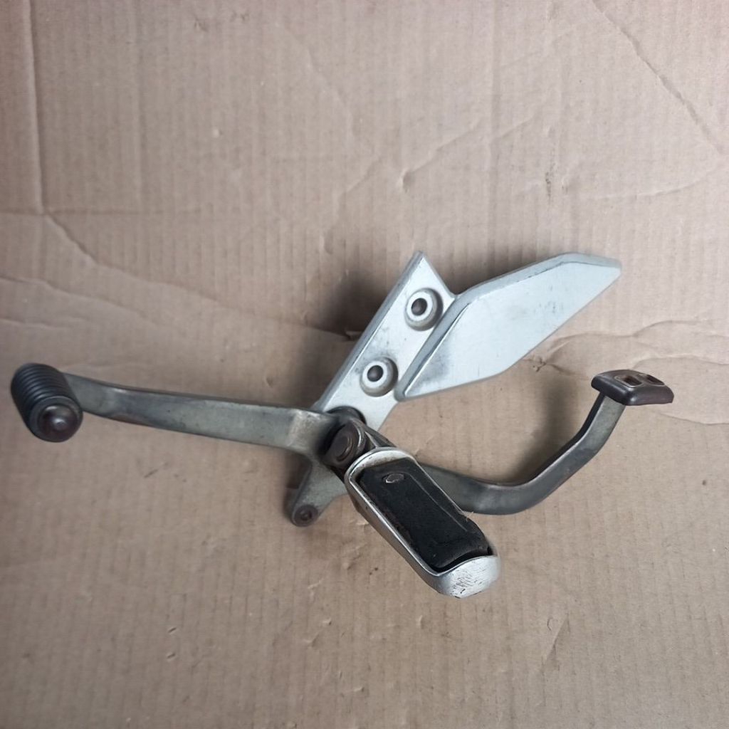 Footstep postep depan kiri Vixion Old Vixion new Original