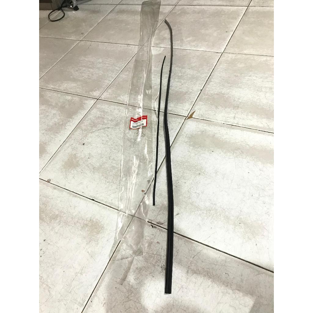 Karet Kaca Belakang JAZZ GD3 2003-2007