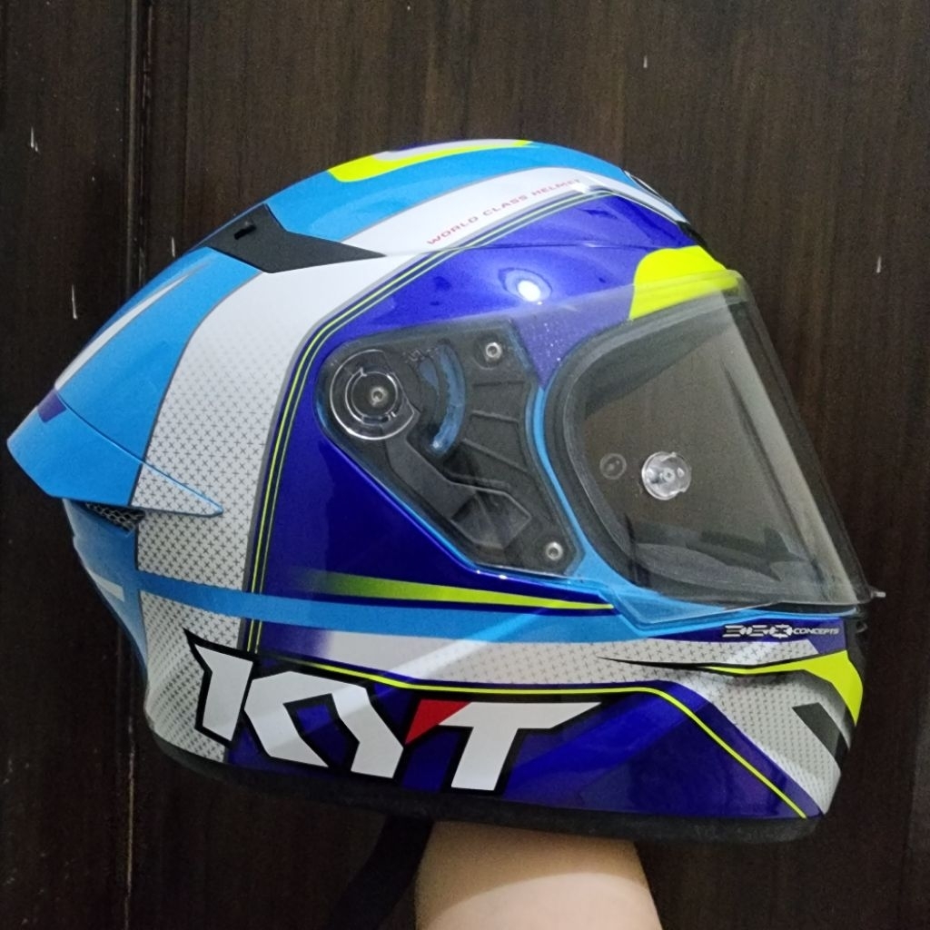 preloved HELM KYT TT COURSE GRAND PRIX WHITE/BLUE ORIGINAL uk.XL