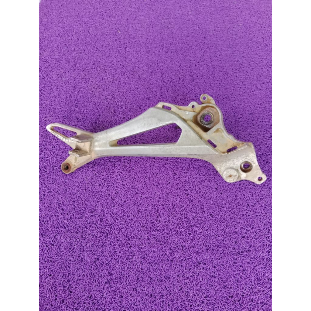 Bostep Pijakan Kaki Kanan Supra 125 Cakram Belakang